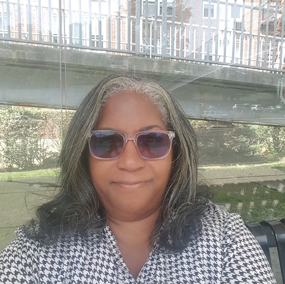 Meet your Posher, Lessie - Picture 1 of 1